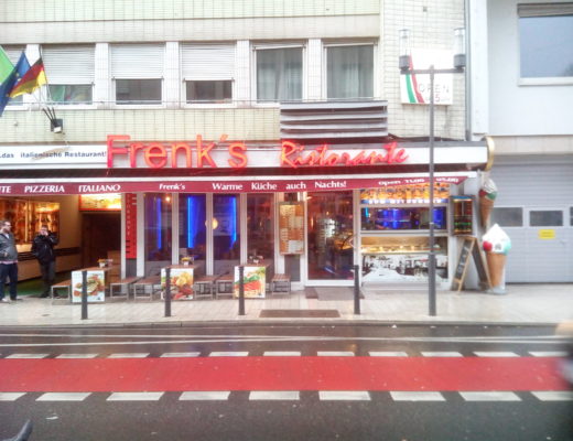 Frenks Ristorante Eisauswahl an der Straße