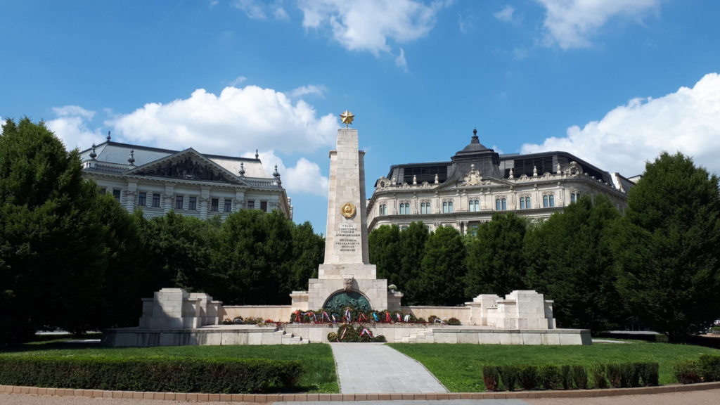 Freiheitsplatz mit Blick auf das Sowjetdenkmal