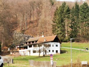 Felsenmeer über ein Haus