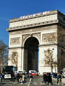 Der Arc de Triomphe ist Ziel vieler Kundgebungen (franz. Manifestation)