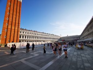 Der Markusplatz ist stets belebt