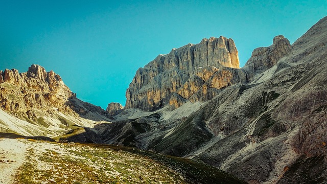 Der Kesselkogel ist ein markantes Bergmassiv und mit 3002 Metern die höchste Erhebung im Rosengarten.