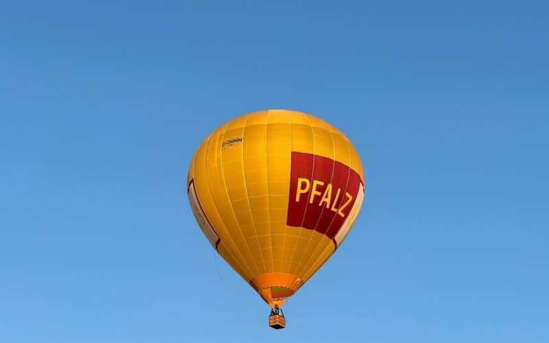hot air balloon, aircraft, rhineland-palatinate, palatinate, germany, summer evening, pfalz, pfalz gas, werbung, werbebanner, industrie, hintergrund, rheinland-pfalz, gelb, rot, blauer himmel, schönwetter, abenteuer, sport, natur
