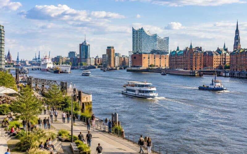 Titelbild zu Praktische Ausflugspläne für ein Wochenende in Hamburg mit realistischer Zeitplanung und Essens‑/Sehenswürd